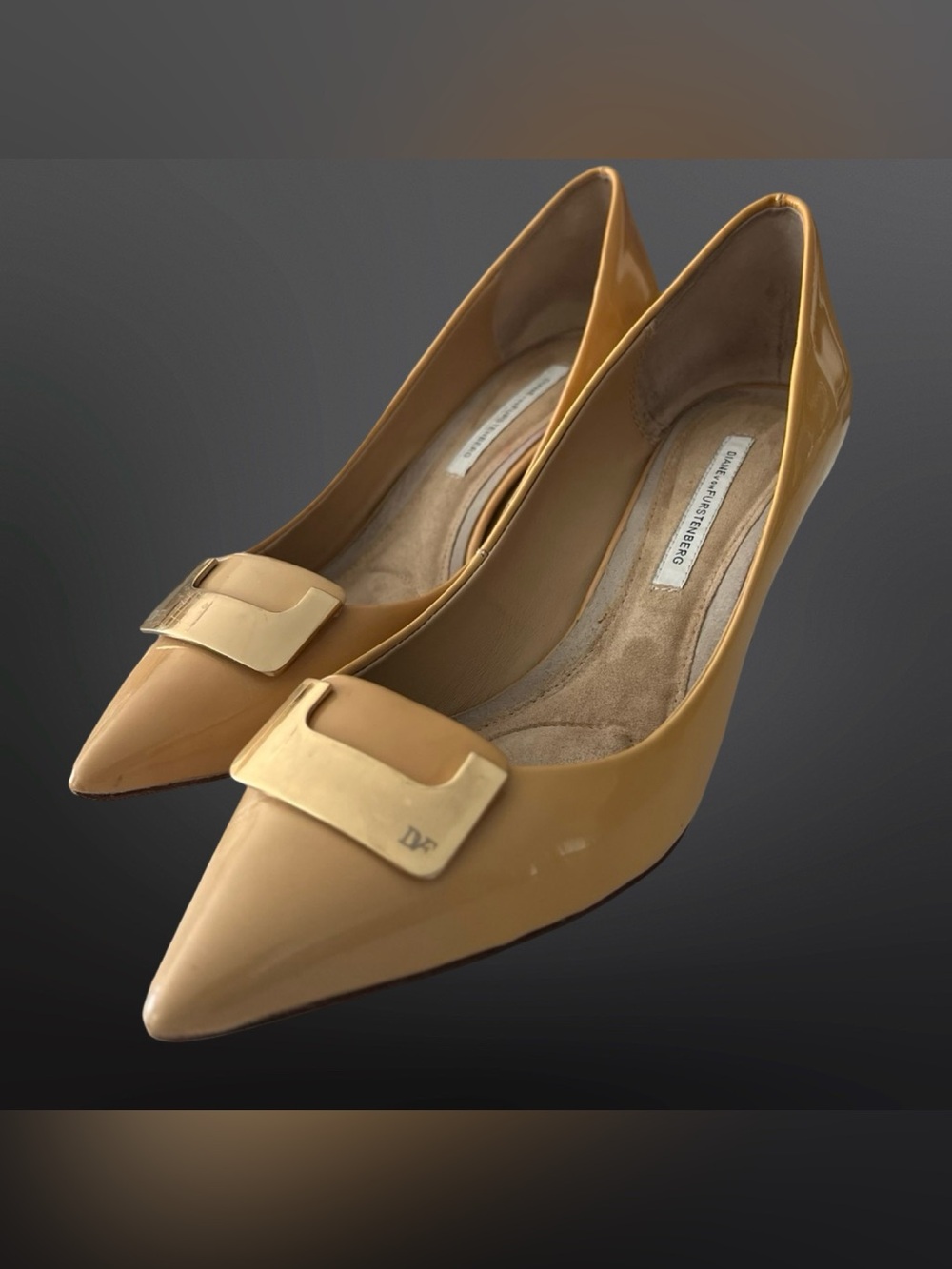 Diane Von Furstenberg DVF Nude Patent Leather Pointed Toe Pumps Gold Logo 11